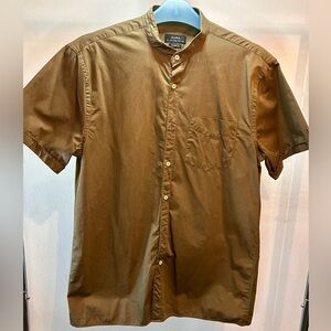 Zara Bottom up short sleeve shirt. Size L Green color
